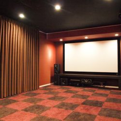 ホームシアターインストーラーの仕事223～ヨーロピアンな赤いシアタールーム