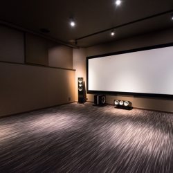 ホームシアターインストーラーの仕事257～大迫力のシネスコ140インチ