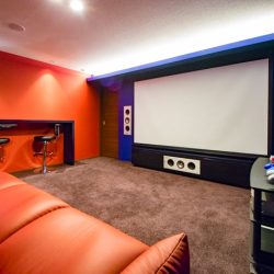 ホームシアターインストーラーの仕事268～子供達が喜ぶカラフルなシアタールーム