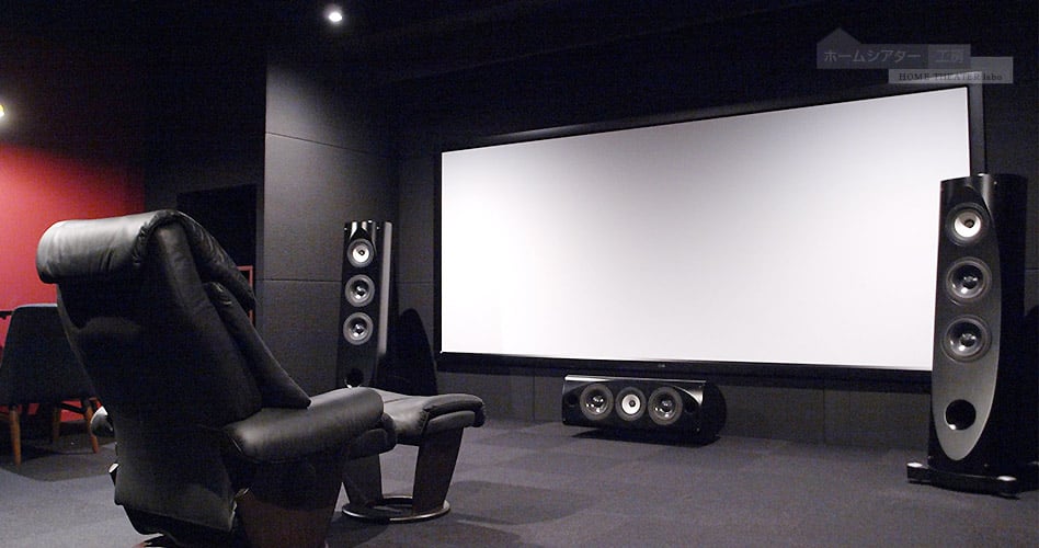 これが5000ルーメンの威力！映画館のテクノロジーで壁一面の大画面を鮮明な映像で楽しむスマートプロジェクター「オーロラ」 | 男の隠れ家デジタル